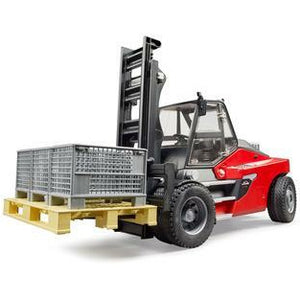 Linde Forklift with Pallet and 3 Pallet Cages